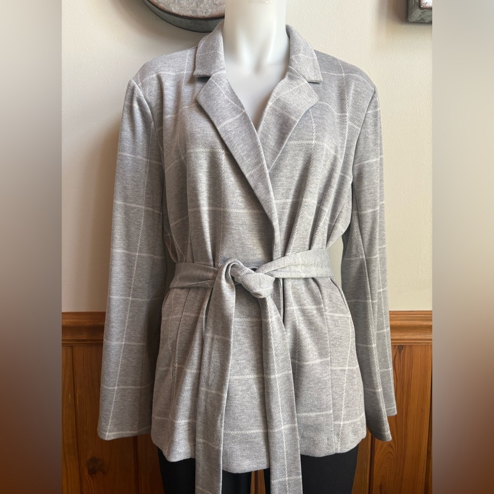 Blazer Grey & White plaid size L women’s, never worn, soft, chic, casual office